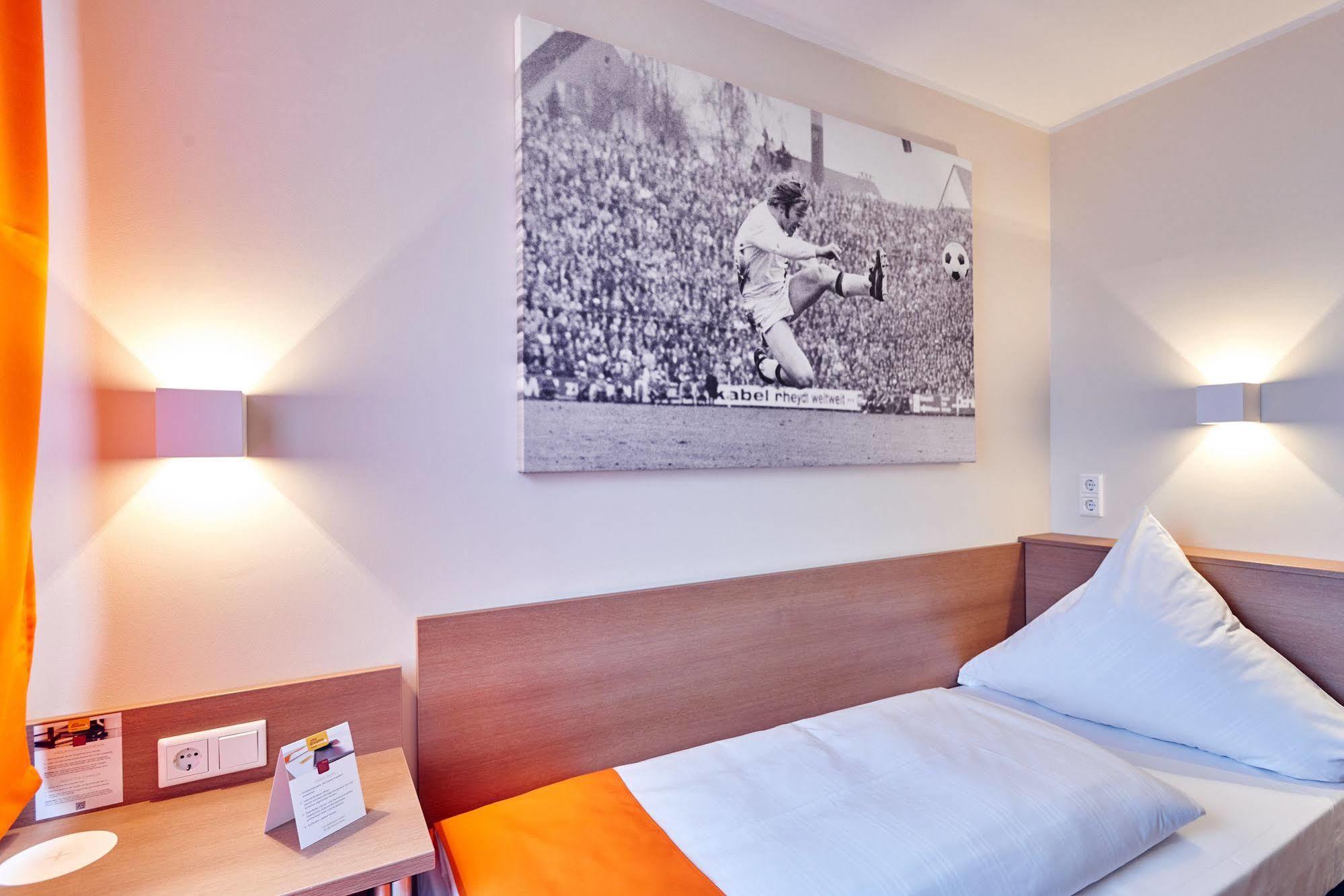 Mcdreams Hotel Moenchengladbach Exterior photo