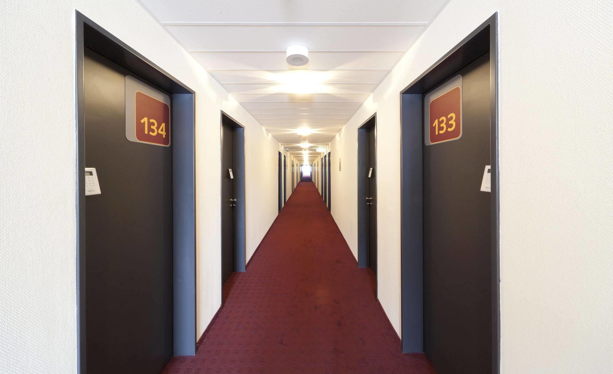 Mcdreams Hotel Moenchengladbach Exterior photo